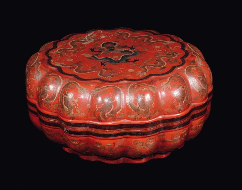 A large carved red lacquer box and cover with dragons and bats, China, Qing Dynasty, 19th century  - Auction Fine Chinese Works of Art - Cambi Casa d'Aste