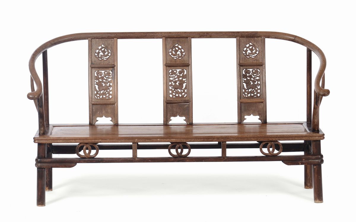 Coppia di Panchine in Legno Jichimu con Schienale Traforato, Cina, Dinastia Qing, XIX Secolo