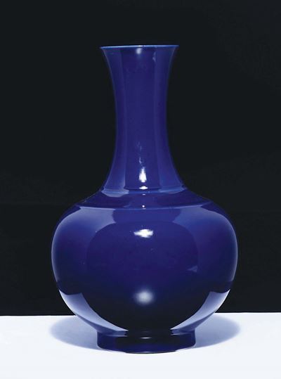 Vaso a Bottiglia in Porcellana Monocroma Blu, Cina, Dinastia Qing, Epoca Guangxu (1875-1908)