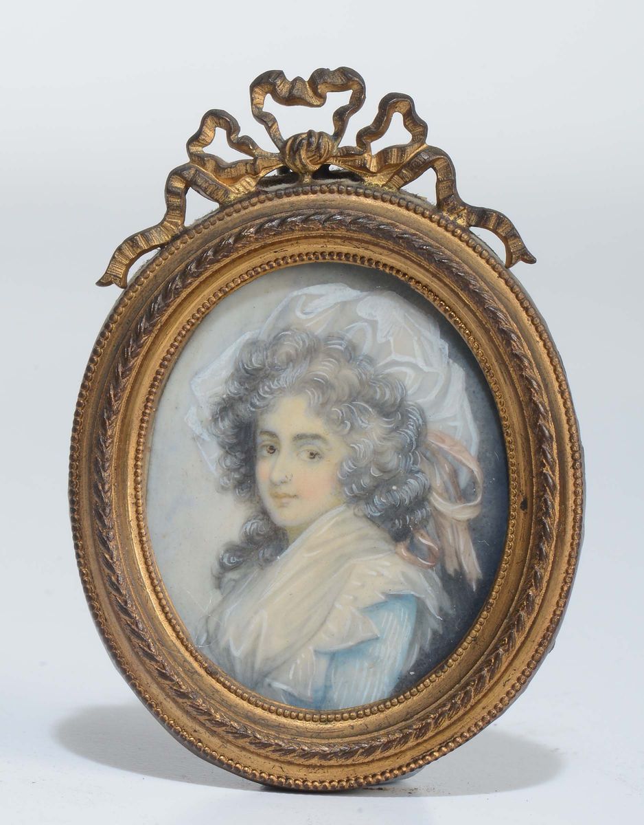 Due Miniature su Avorio Raffiguranti Nobildonne, XIX Secolo