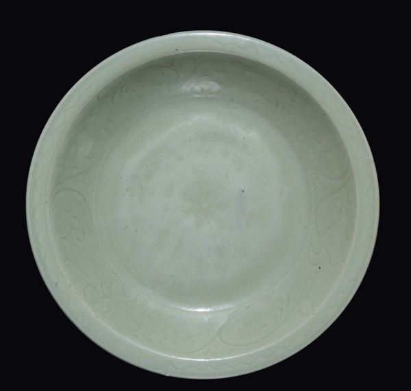A large Celdaon porcelain dish, China, Yuan Dynasty (1279-1368)