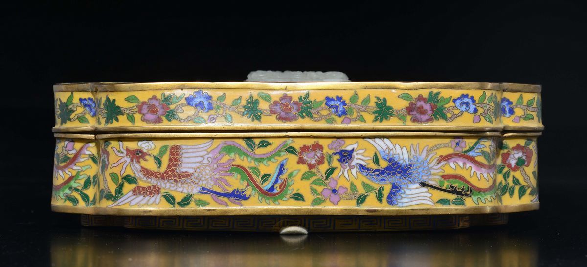 Scatola Squadrata a Smalti Closionné con Decoro di Cavalli, Fenici e Fiori con Placca in Giada Bi...