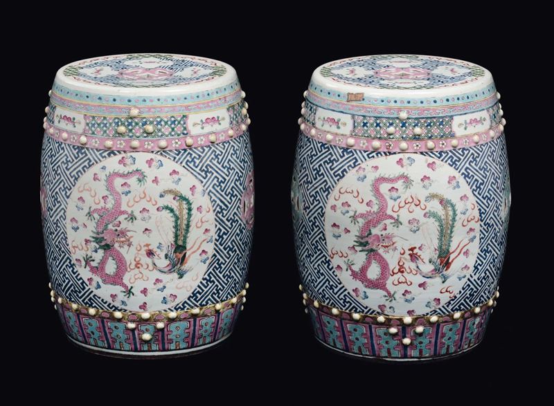 Two Famille-Rose garden seats with phoenix and dragon within reserves, China, Qing Dynasty, late 19th century  - Auction Fine Chinese Works of Art - Cambi Casa d'Aste