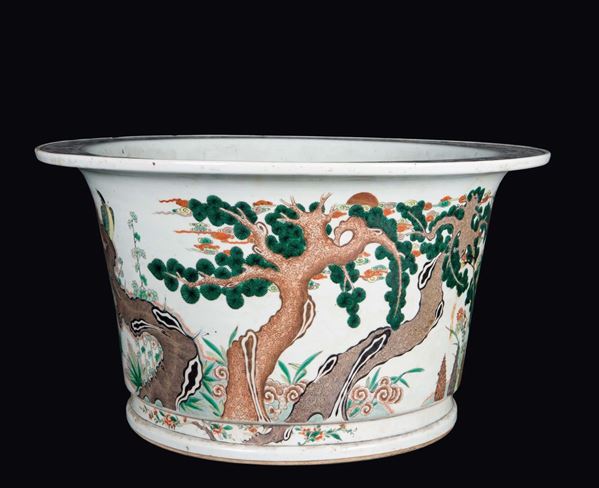 Grande cachepot in porcellana a smalti policromi con decoro vegetale, Cina, Dinastia Qing, XIX secolo