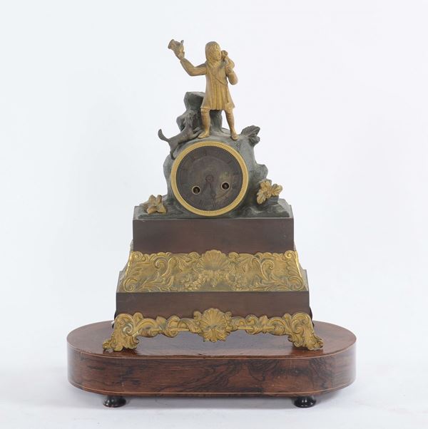 Pendola da tavolo in metallo dorato, XIX secolo