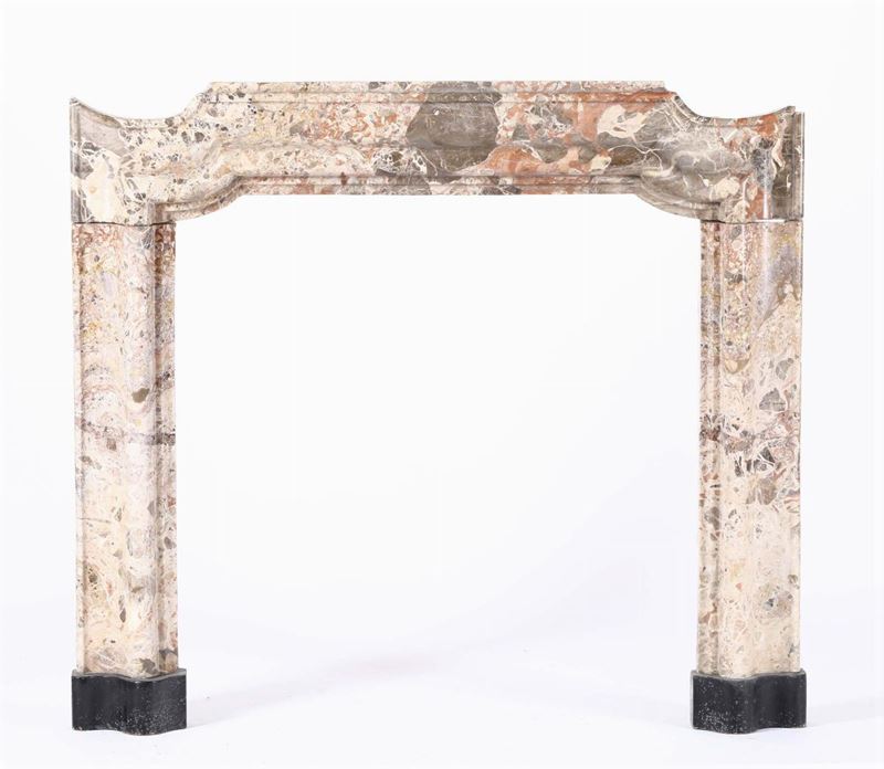 Camino in marmo scolpito, XVIII-XIX secolo  - Asta Antiquariato - Cambi Casa d'Aste