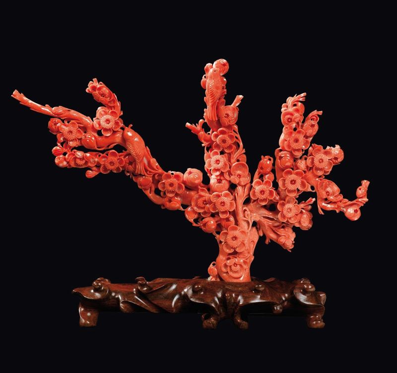 A carved coral branch with flowers and birds, China, early 20th century  - Auction Fine Chinese Works of Art - Cambi Casa d'Aste