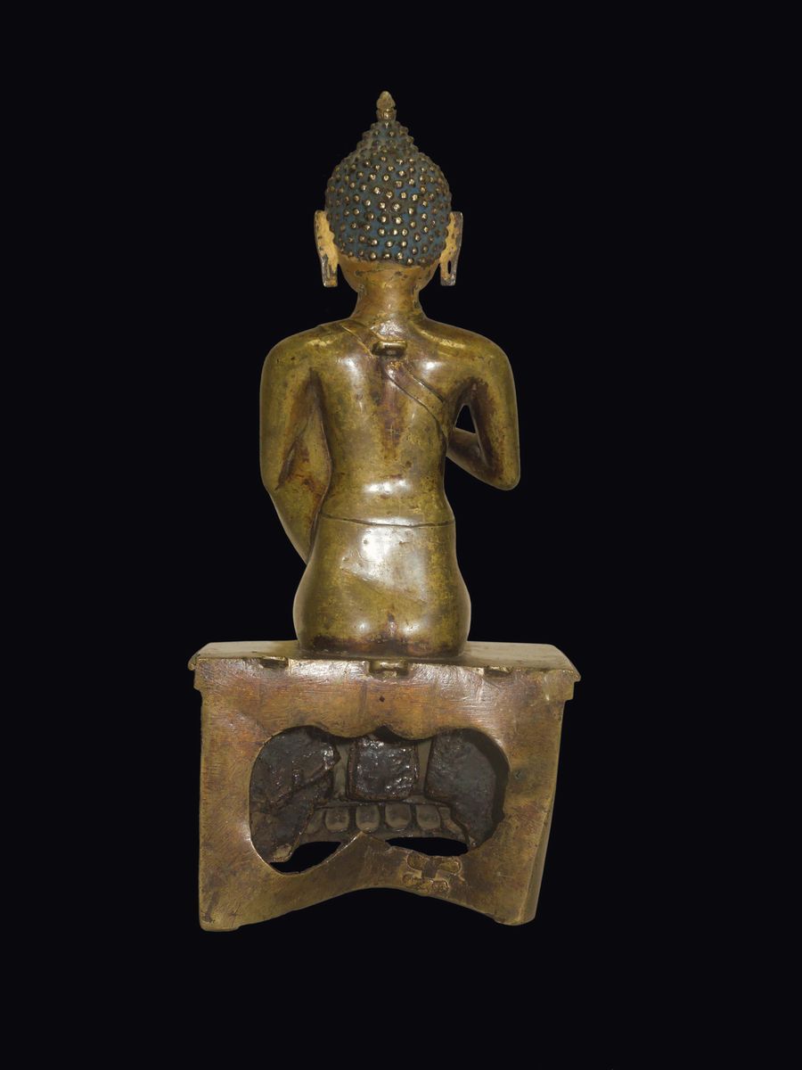 Grande ed Importante Figura di Bodhisattva Maitreya in Bronzo Dorato, Tibet, Dinastia Song, XIII ...