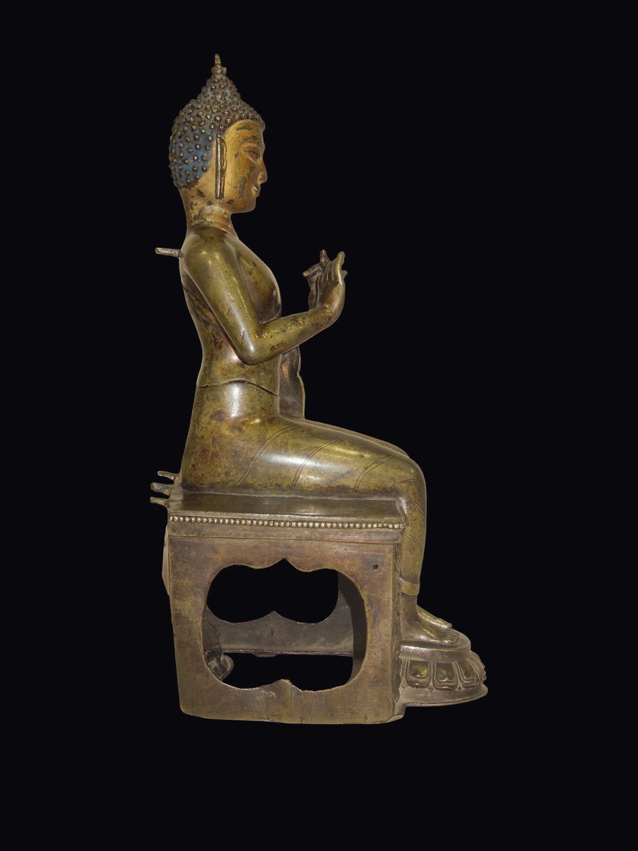 Grande ed Importante Figura di Bodhisattva Maitreya in Bronzo Dorato, Tibet, Dinastia Song, XIII ...