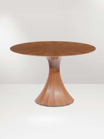 Tavolo in Noce con Base Poligonale.