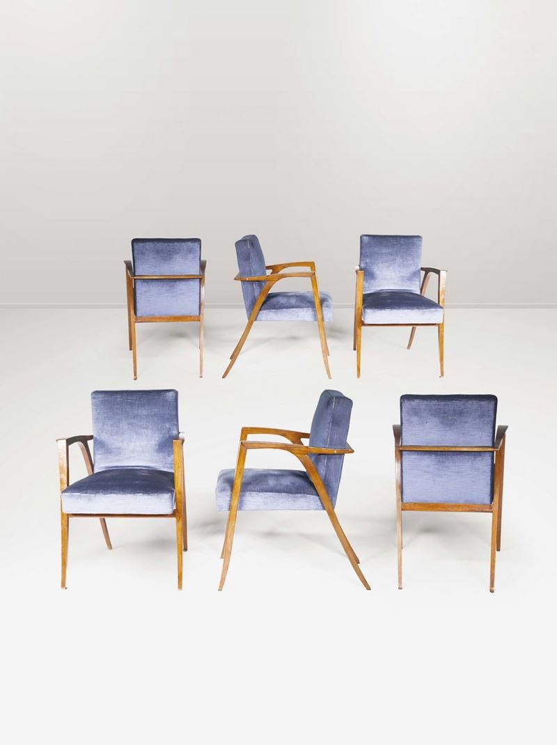 Sei sedie con braccioli in legno con rivestimenti in velluto.  - Asta Design - III - Cambi Casa d'Aste