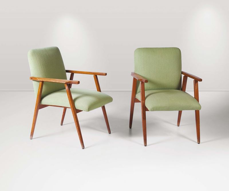 Coppia di sedie con braccioli in legno e tessuto.  - Auction Design - III - Cambi Casa d'Aste