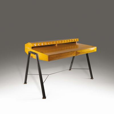 Scrivania in Legno D’acero con Struttura in Metallo e Dettagli in Ottone.