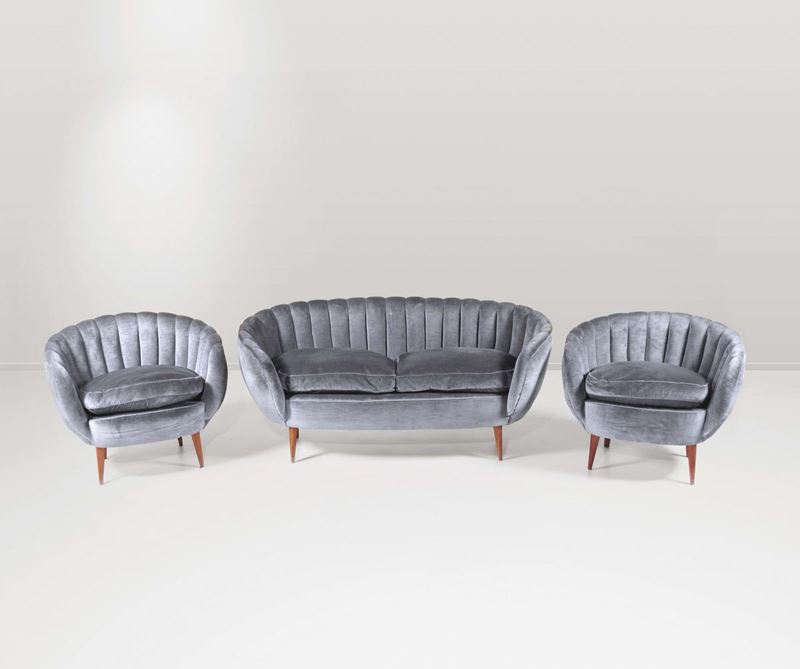 Salotto composto da un divano e due poltrone.  - Auction Design - II - Cambi Casa d'Aste