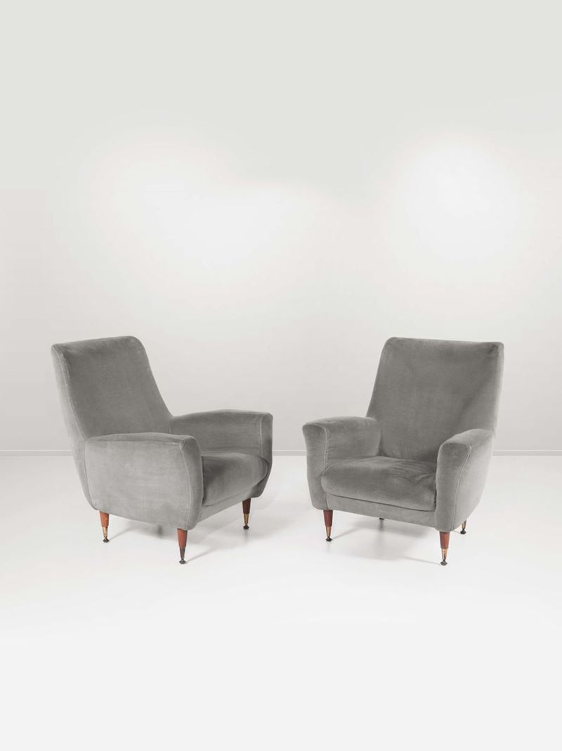 Coppia di poltrone in legno con puntli in ottone e rivestimenti in velluto.  - Asta Design - III - Cambi Casa d'Aste