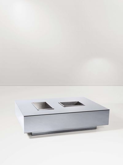 Tavolo Basso con Struttura in Legno e Superfici in Vetro Specchiato.