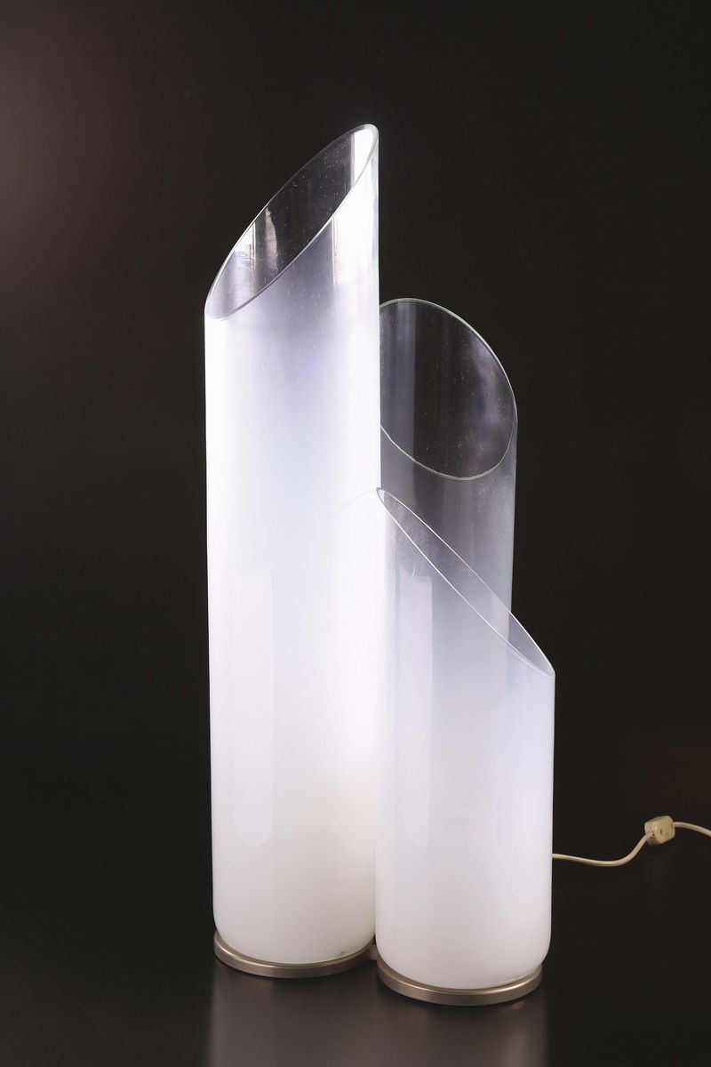 Lampada da tavolo in metallo e vetro.  - Auction Design - III - Cambi Casa d'Aste