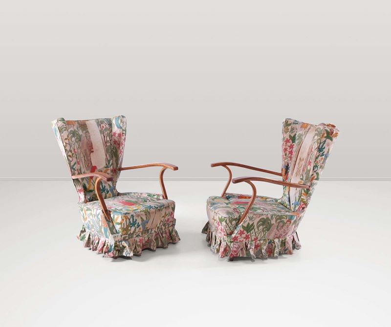 Coppia di poltrone in legno con rivestimenti in tessuto.  - Auction Design - III - Cambi Casa d'Aste
