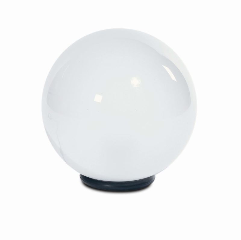 Lampada da tavolo in vetro opalescente con base in materiale plastico.  - Auction Design - III - Cambi Casa d'Aste