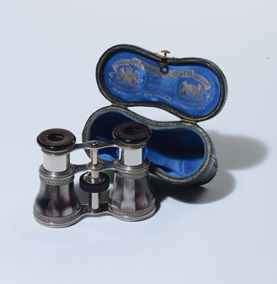 Binocolo in Madreperla con Custodia, Germania Inizio XX Secolo