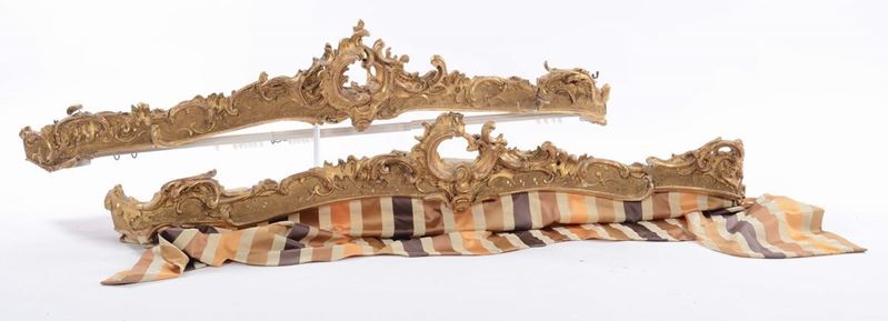 Due mantovane in legno intagliato e dorato, XIX secolo  - Asta Antiquariato - Cambi Casa d'Aste