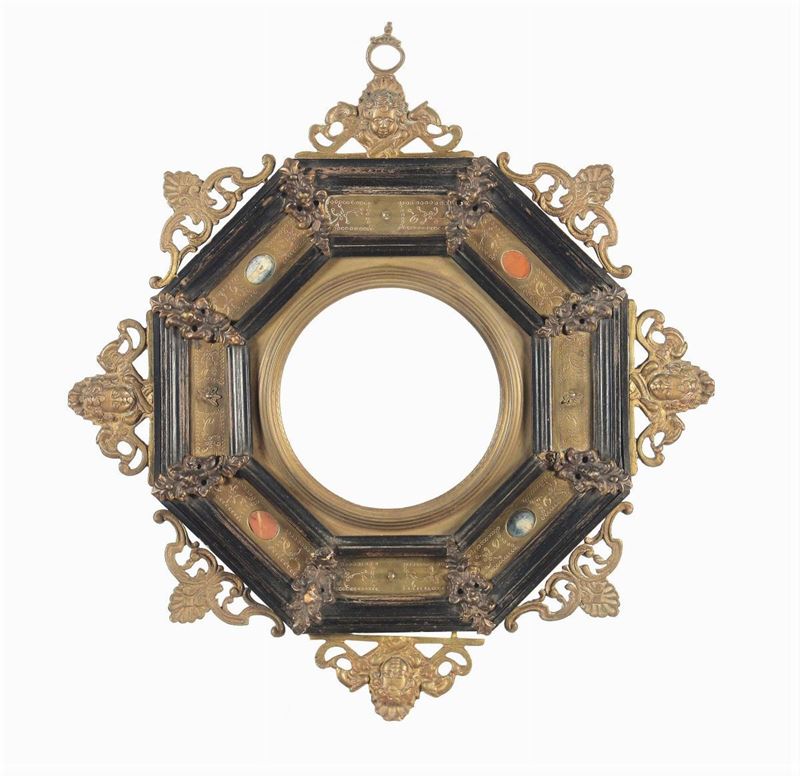 Cornice ottagonale bronzo, legno e pietre dure, Roma XIX secolo  - Auction Fine Old Frames - Cambi Casa d'Aste