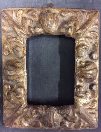 Piccola Cornice Intagliata e Dorata a Volute, Spagna XVII Secolo