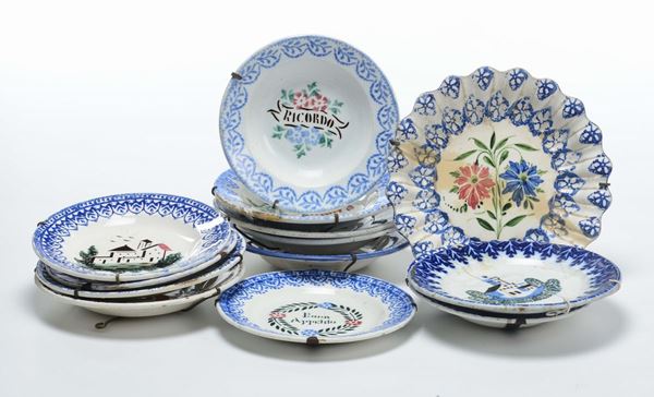 Lotto di tredici piatti popolari tipo vecchia Mondovì