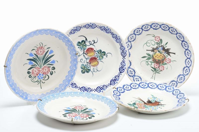 Lotto di cinque piatti popolari tipo vecchia Mondovì  - Auction Fine Art - Cambi Casa d'Aste