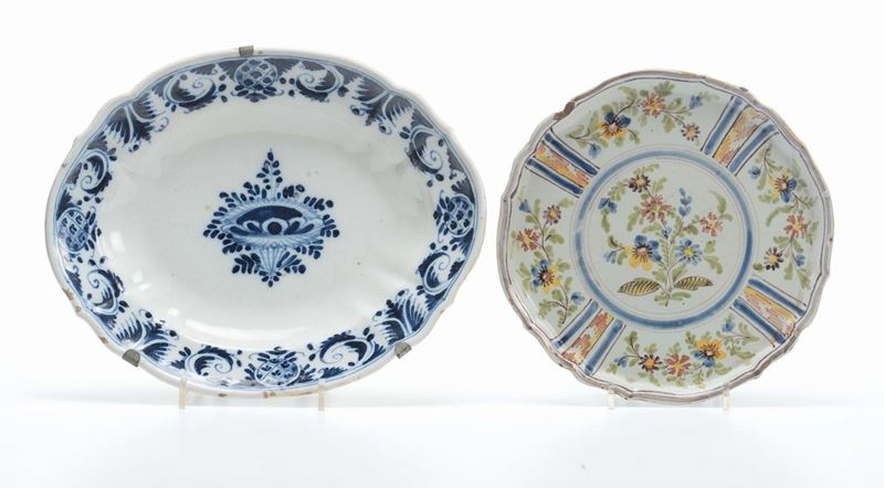 Un’alzata e un piatto ovale in maiolica, XVIII secolo  - Auction Fine Art - Cambi Casa d'Aste