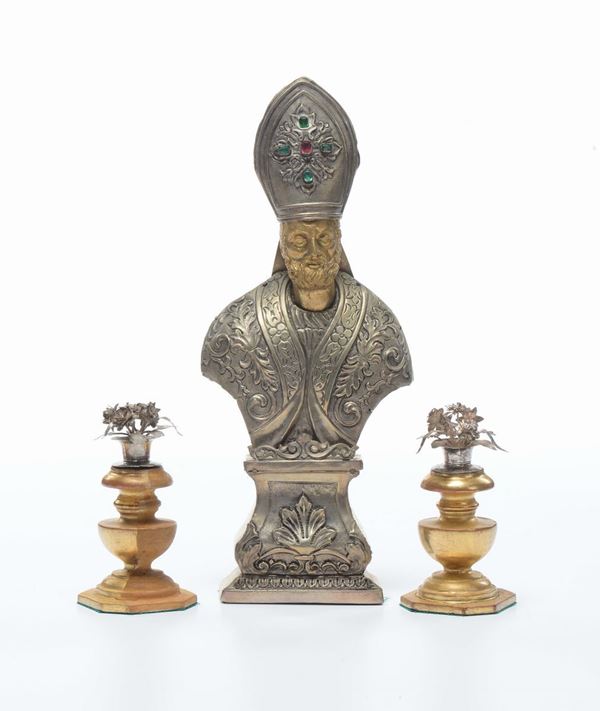 Modello per busto di Santo e due vasetti dorati