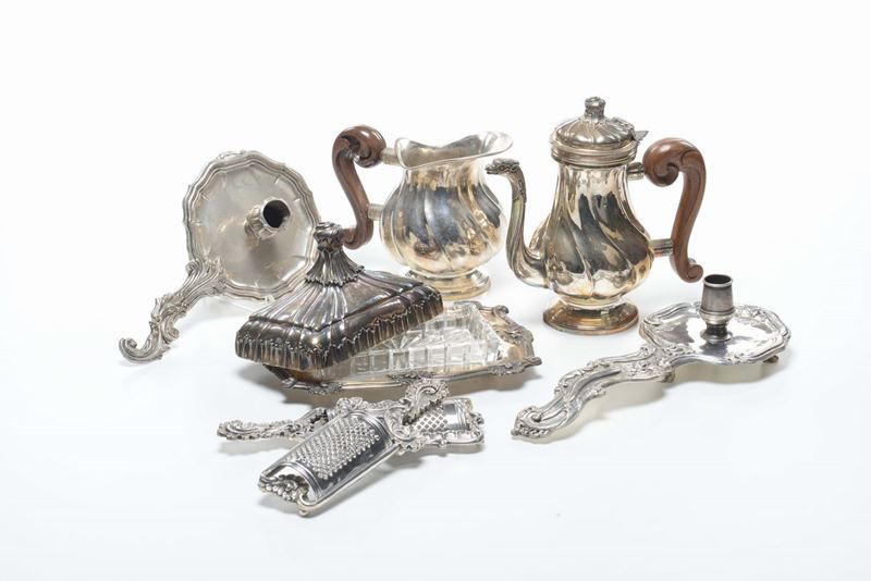 Sette oggetti diversi modelli per argenteria in stie genovese  - Auction Fine Art - Cambi Casa d'Aste