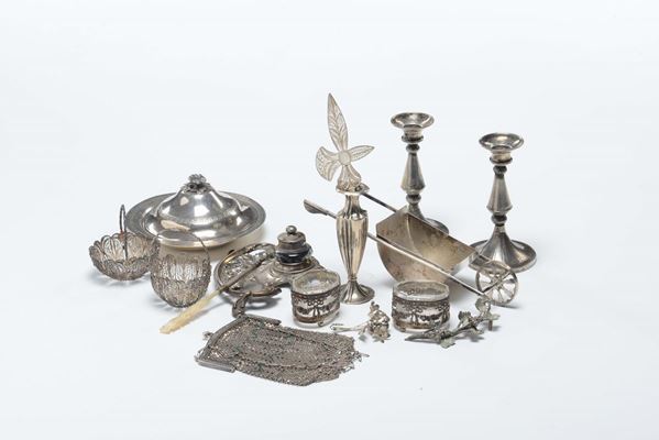 Lotto di piccoli oggetti in argento e filigrana