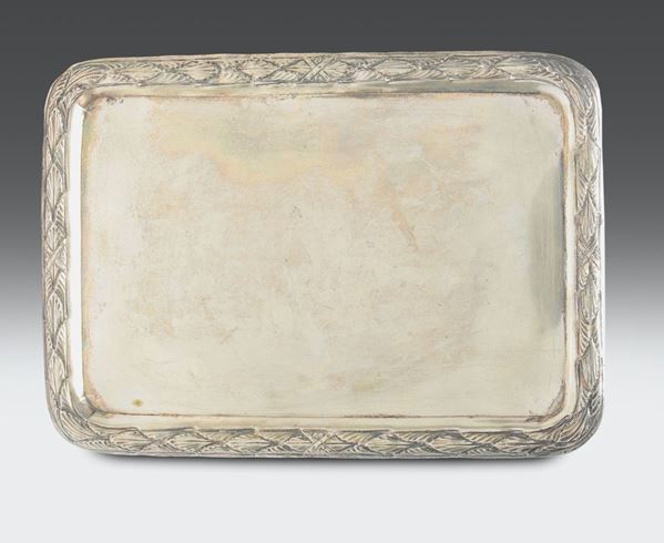 Piccolo vassoio in argento sbalzato e cesellato, Genova inizi del XIX secolo