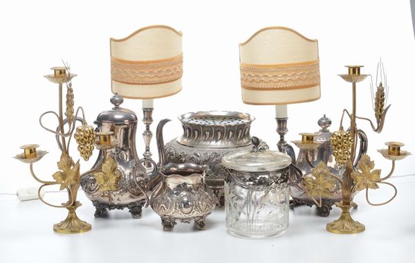 Lotto misto con oggetti in metallo