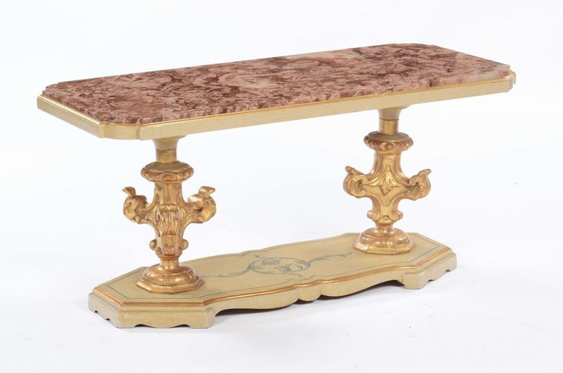 Tavolino da salotto dorato e dipinto, XX secolo  - Auction Fine Art - Cambi Casa d'Aste