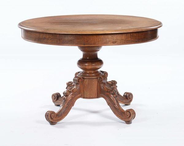 Tavolo circolare in noce con fusto tornito, XX secolo