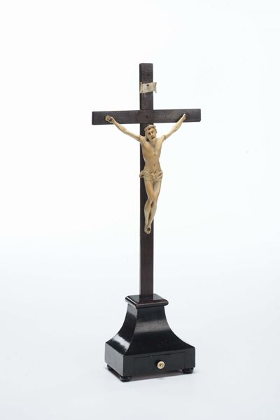 Crocifisso in Avorio su Croce Lignea, XVIII Secolo