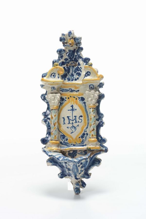 Due acquasantiere in maiolica policroma, XVIII-XIX secolo