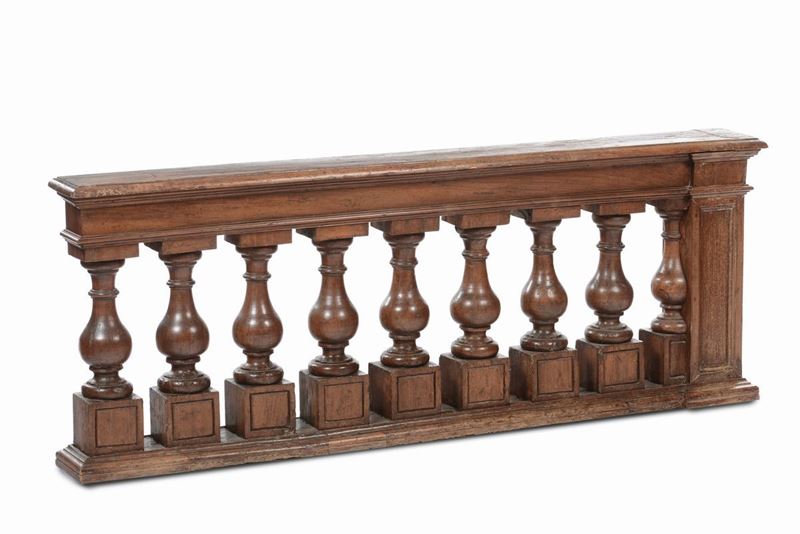 Balaustra di altare in massello di noce, Veneto XVII secolo  - Asta Antiquariato - Cambi Casa d'Aste
