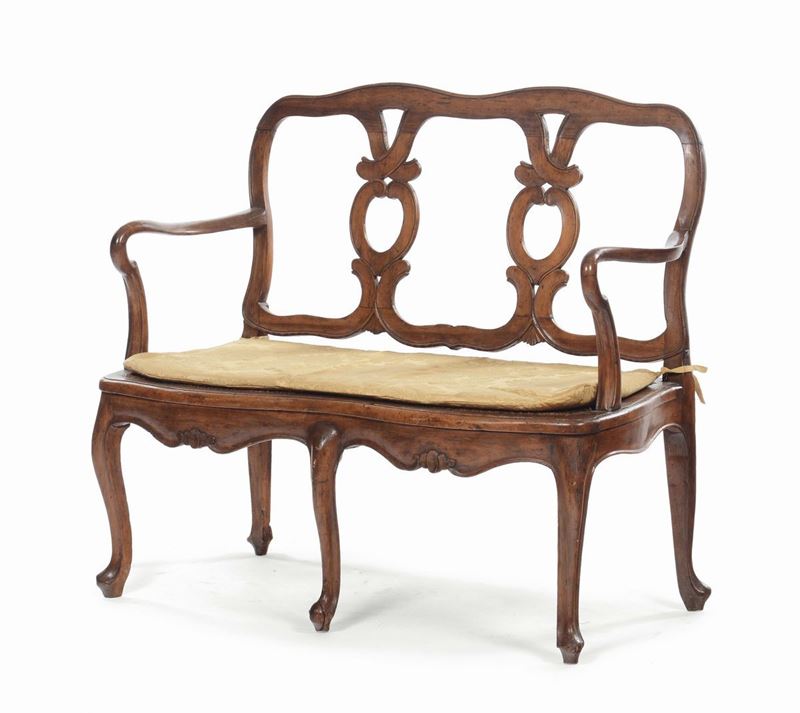 Divanetto a due posti in noce, Veneto XVIII secolo  - Asta Antiquariato - Cambi Casa d'Aste