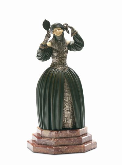 Chiparus, Donna veneziana, scultura crisoelefantina in patina argentata, dorata e verde