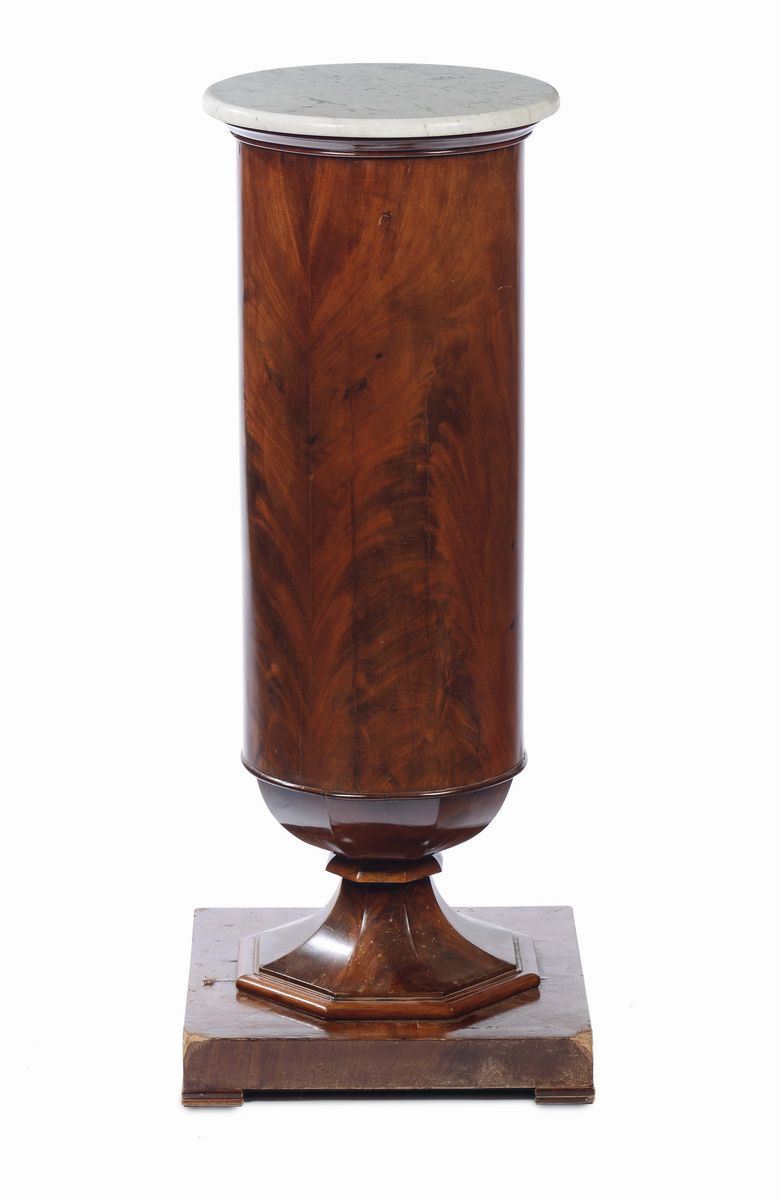 Comodino a colonna lastronato in radica, XIX secolo  - Asta Antiquariato - Cambi Casa d'Aste