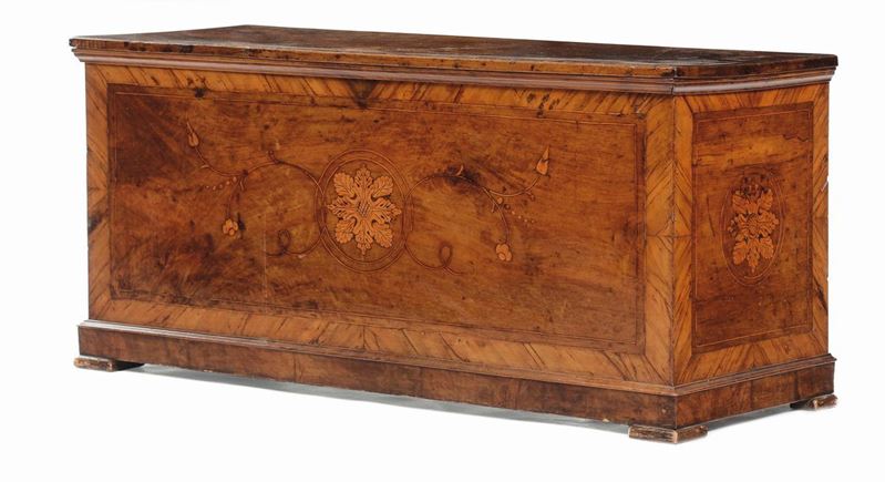Cassapanca lastronata ed intarsiata, XIX secolo  - Asta Antiquariato - Cambi Casa d'Aste