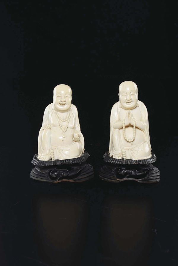 Due figure di Budai scolpite in avorio, Cina, inizio XX secolo