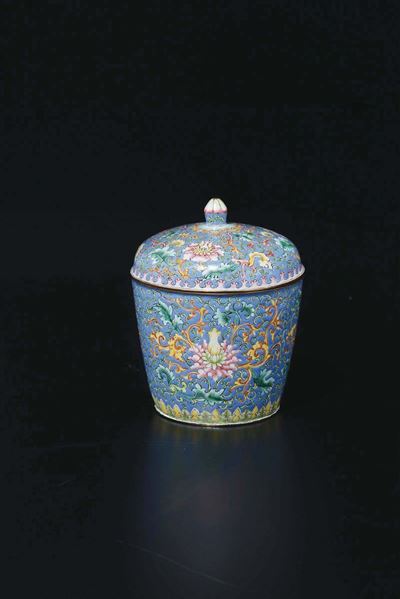 Vaso con Coperchio a Smalti Cloisonné Raffiguranti Fiore di Loto, Cina, Dinastia Qing, XIX Secolo