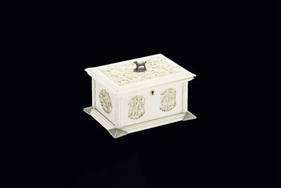 Scatola con Coperchio Scolpita in Avorio con Decoro Entro Riserve, Cina, Inizio XX Secolo