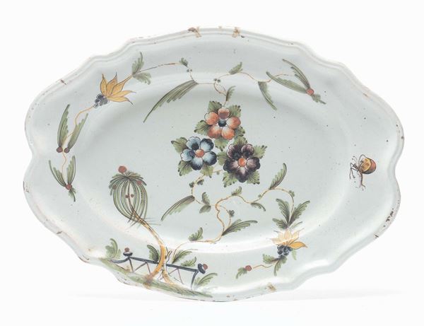 Vassoietto in maiolica policroma, Francia XIX secolo