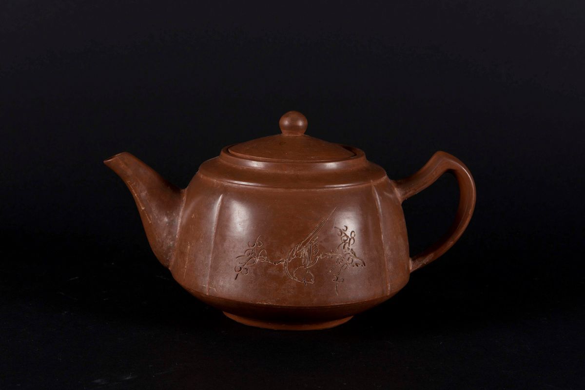 Teiera in Terracotta Yixing con Iscrizioni, Cina, XX Secolo