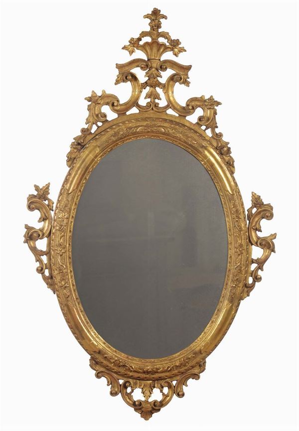Specchiera in legno dorato di forma ovale con cimasa e festoni laterali, Veneto XIX secolo